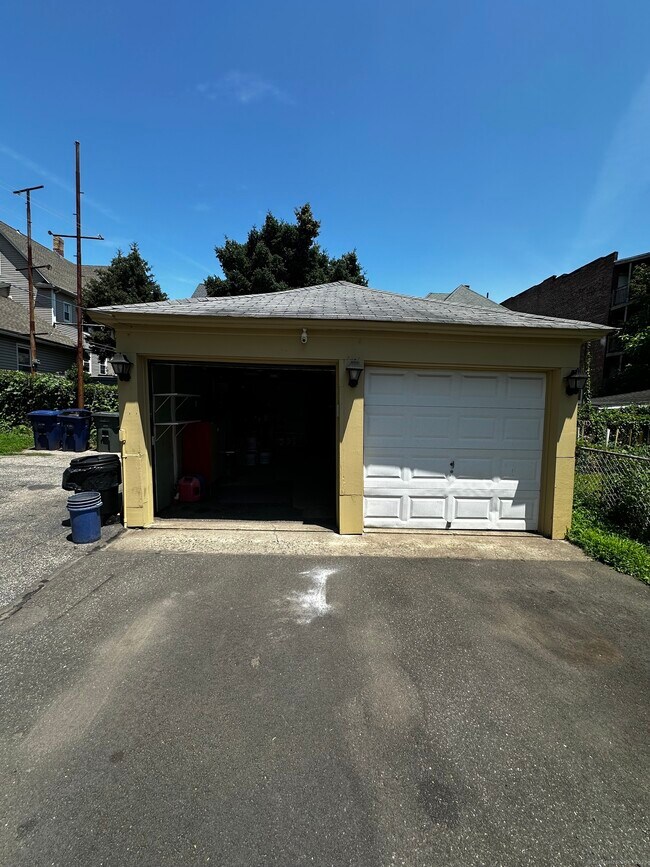 Building Photo - 40 Hansen Ave