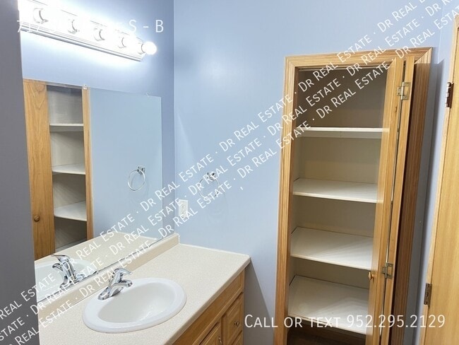 Building Photo - 717 Smith Ave S