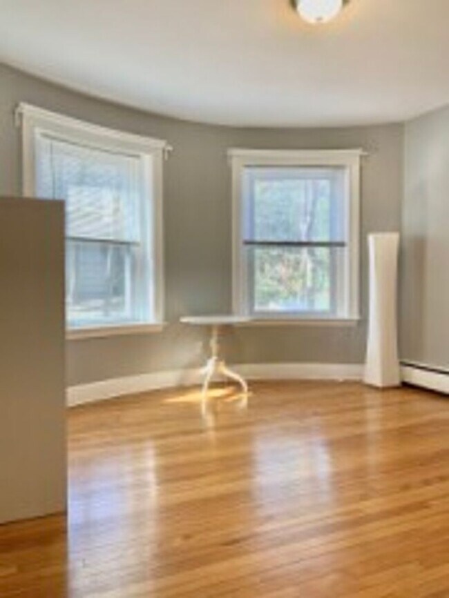 Building Photo - Renovated Brookline / Washington Square 2 Bed on Winthrop Rd for September 1st.  NO FEE
