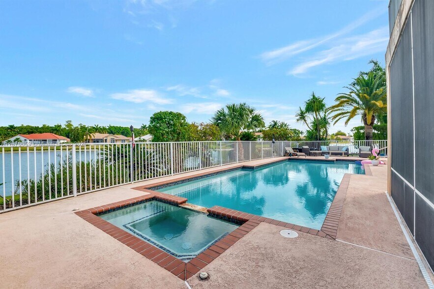 Building Photo - 19314 King Palm Ct