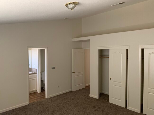 Building Photo - 1615 Great Basin Dr