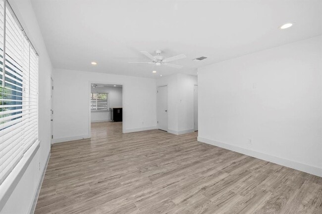 Building Photo - 5807 Mojave Dr