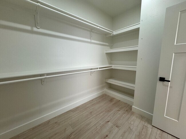 Building Photo - 6129 Lago Grande Dr