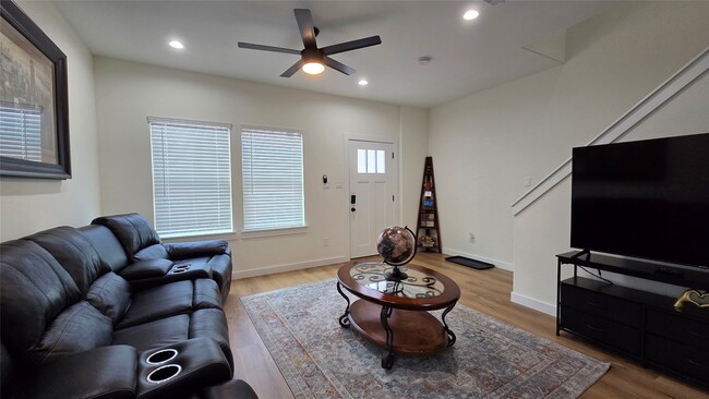 Building Photo - 8113 Miley St