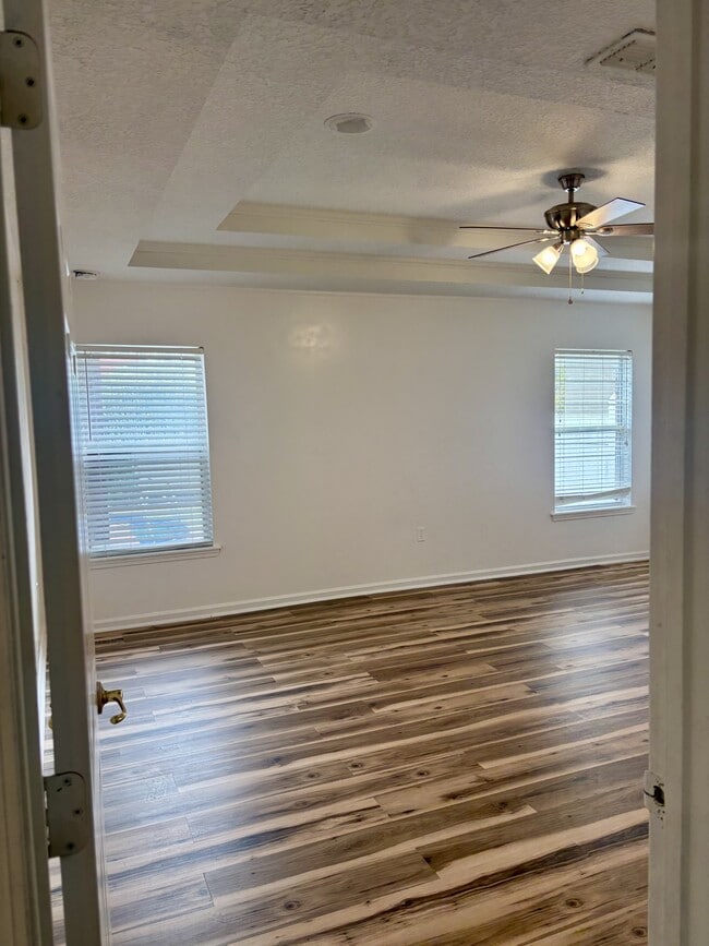 Building Photo - 1045 Drakefeather Dr