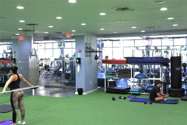 Building Photo - 1035 West Ave