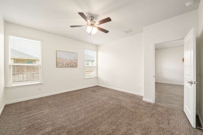 Building Photo - Modern Elegance Meets Everyday Comfort in ...
