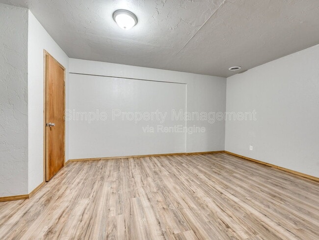 Building Photo - 1802 S Dille Ave