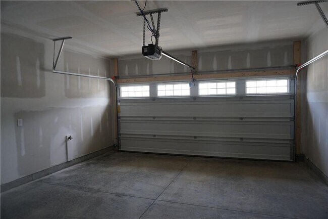 Building Photo - 6727 Armonia Dr