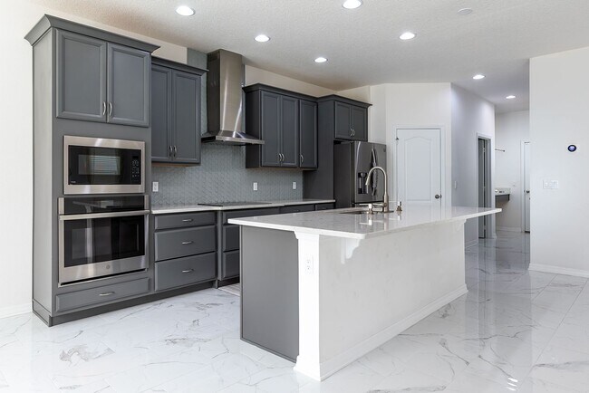Building Photo - AMAZING 2 STORY HOME AVAILABLE AND BEAUTIFUL!