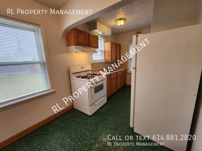 Building Photo - WAIVED APPLICATION FEES WITH SIGNED LEASE!...