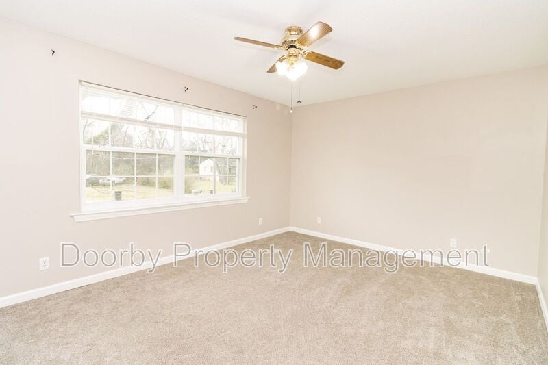 Building Photo - 4235 Greenbriar Rd