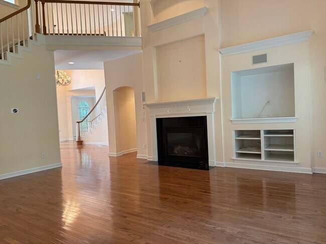 Building Photo - Stunning, Elegant Residence in Chapel Hill...
