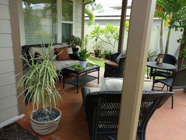 Building Photo - Stunning 3-Bedroom/3-Bathroom in Sunny Ewa...