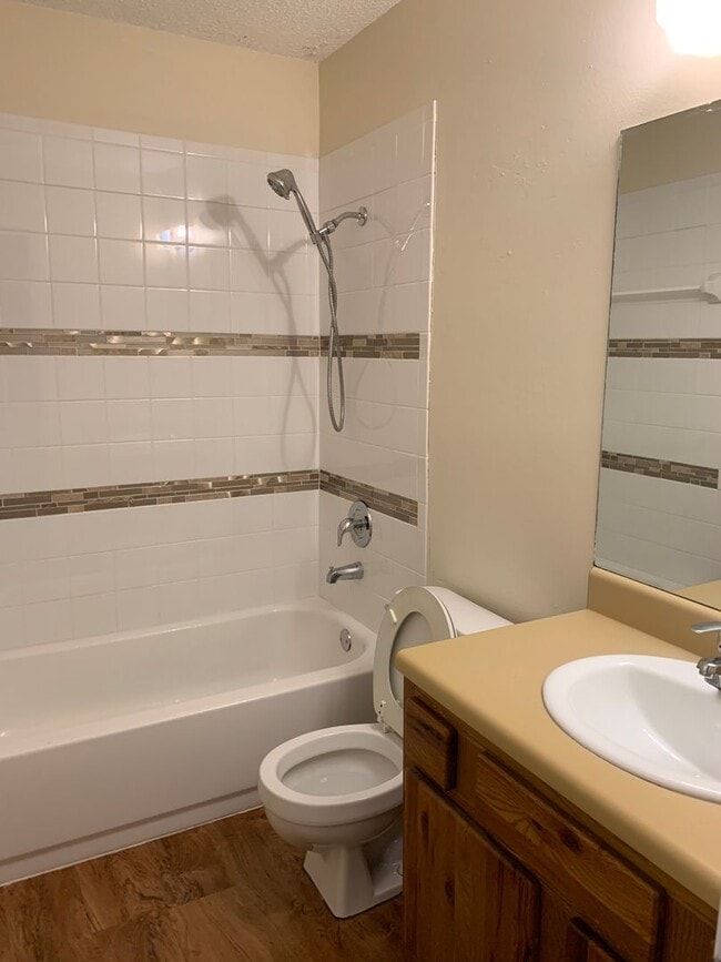 Building Photo - 1918 Gracy Farms Ln