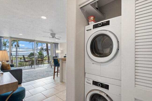 Building Photo - Full Ocean View, Fully Furnished Condo |Across from Surf Beach|Pool |Renovated |Heart of Kihei