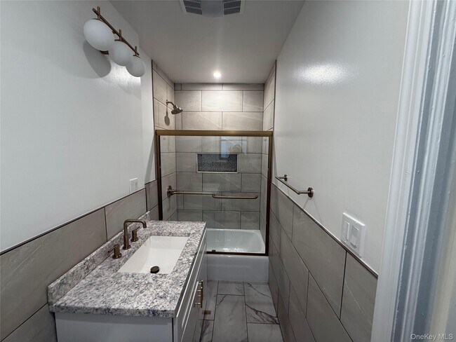 Building Photo - 81-16 Dongan Ave