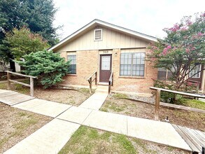 Building Photo - Trinity Oaks