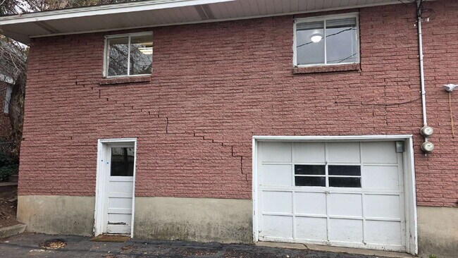 Building Photo - 1060 36th St