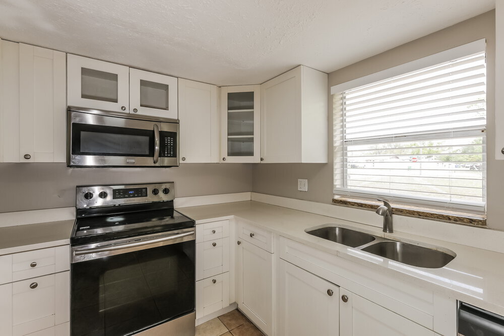 Building Photo - 9811 N Connechusett Rd