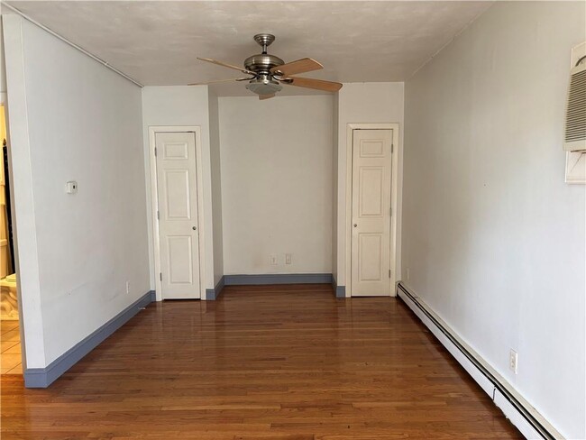 Building Photo - 336 Killingly St
