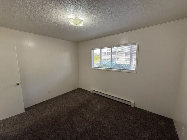 Building Photo - 550 SW Levens St