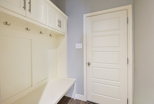 Building Photo - Stunning 4-Bedroom with 3 Full Baths & 3 Car Garage in Charming Brooke Heights!