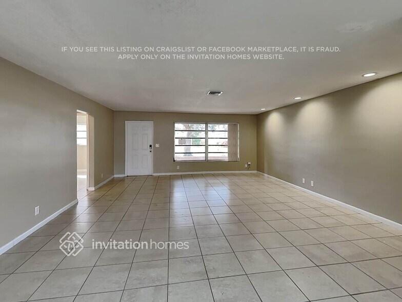 Building Photo - 5042 SW 89th Ave