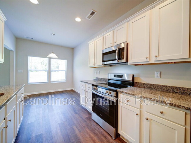 Building Photo - 916 S Battleground Ave