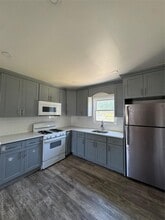 Building Photo - 2015 Great Neck Rd