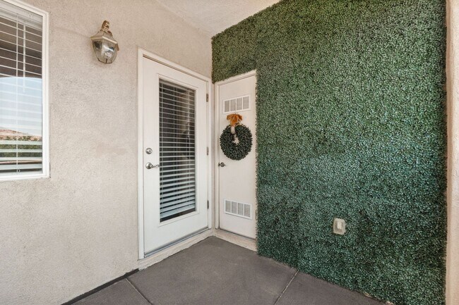Building Photo - 6800 Vista Del Norte Dr NE
