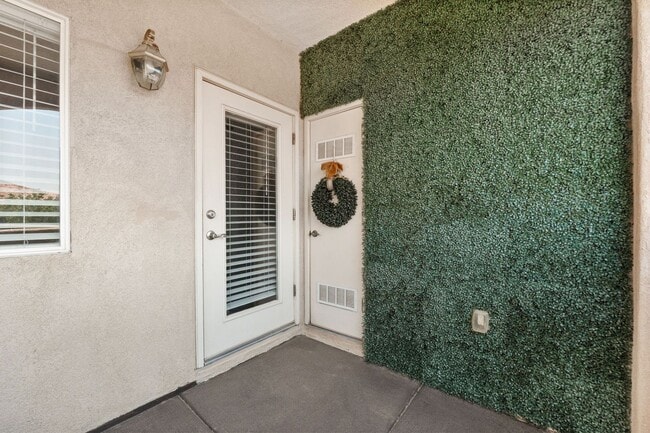 Building Photo - Coming Soon!| Upscale Condo | 3 Bed / 2 Bath | Garage | Gated Community | Rancho Mirage | NE Heights
