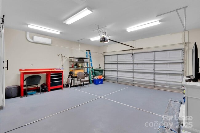 Building Photo - 28112 Song Sparrow Ln