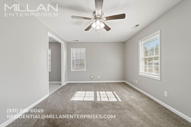 Building Photo - Cozy Home Featuring Spacious Rooms and Large Yard Close to Fort Campbell