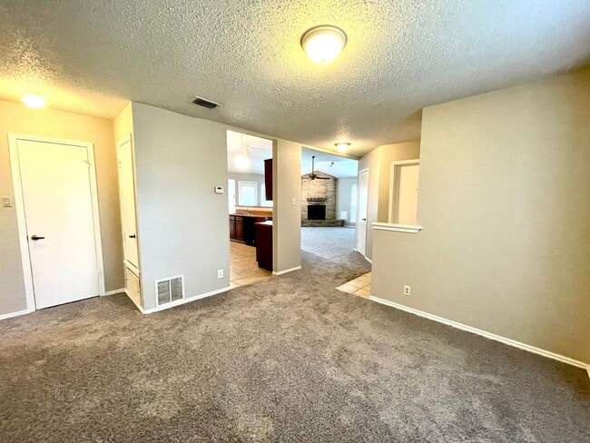 Building Photo - CUTE 3 BEDROOM HOME ON CUL-DE-SAC WITH LARGE BACK YARD*FRESH INTERIOR PAINT*2 CAR GARAGE*FIREPLAC...