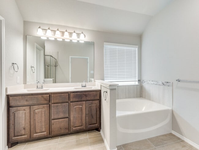 Building Photo - 229 Rosemary Dr