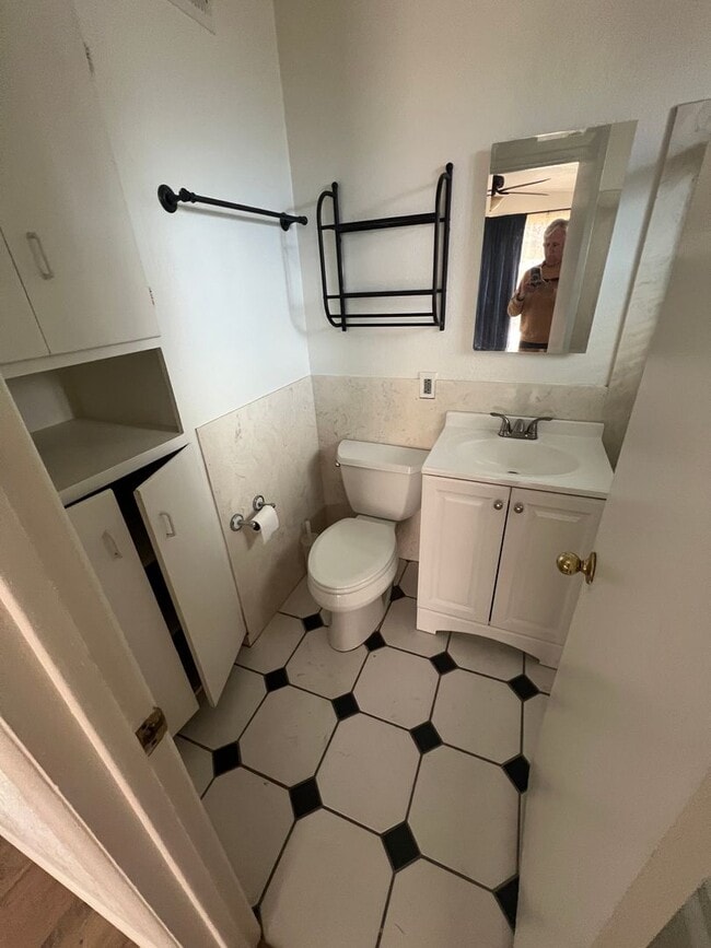 Building Photo - Central 3 Bedroom 2 Bath Burnt Adobe Home with Pool