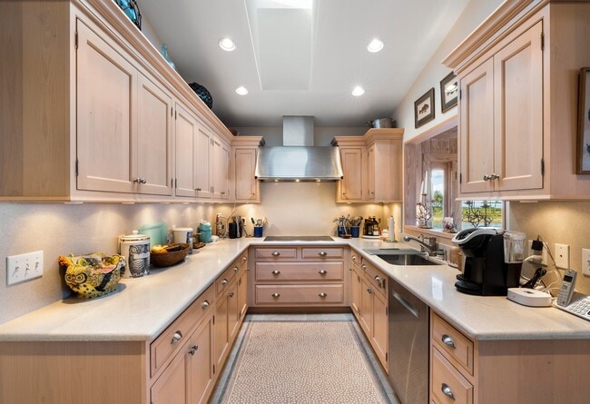 Building Photo - 264 Harbor Dr