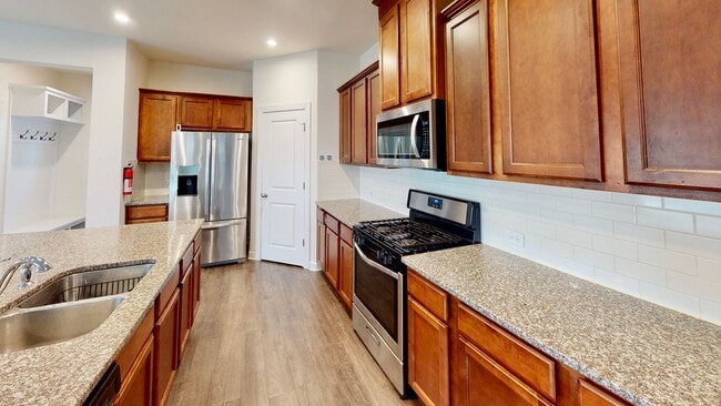 Building Photo - 4500 Collingham Dr