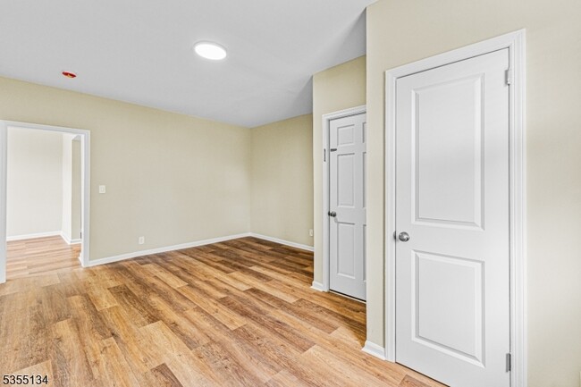 Building Photo - 388 Cook Ave