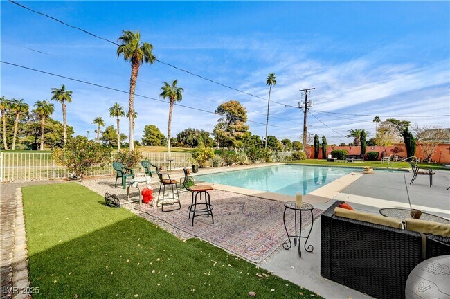 Building Photo - 1914 Ottawa Dr