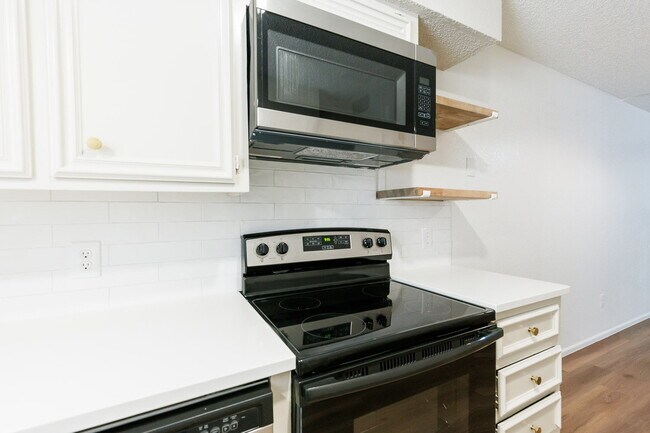 Building Photo - MOVE IN SPECIAL - HALF OFF 1ST MONTH RENT. Newly Remodeled Modern 2 bedroom with a garage