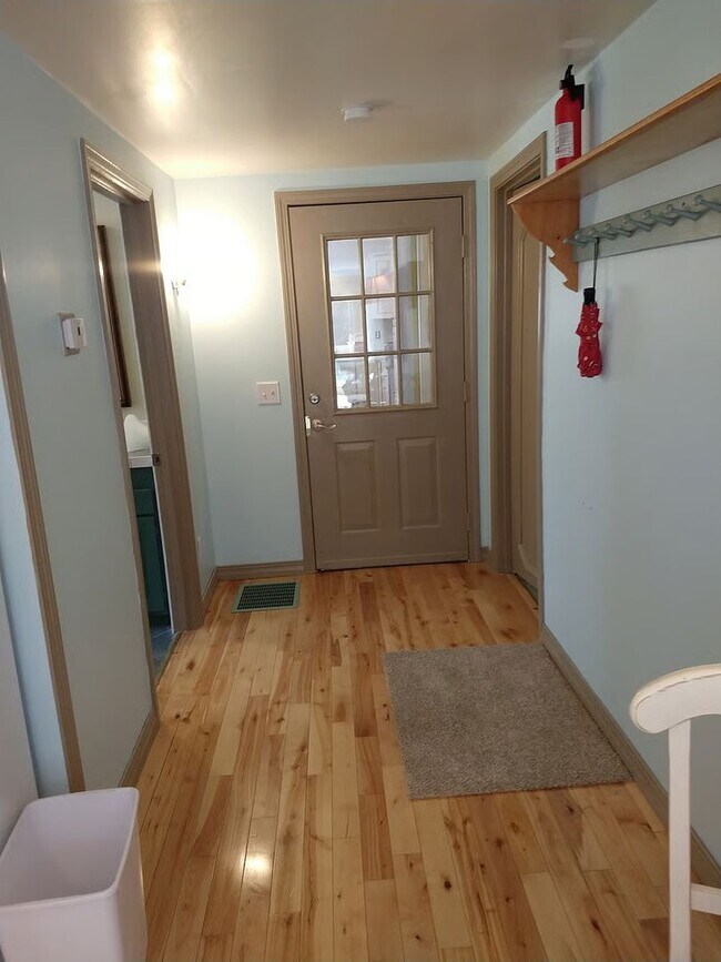Building Photo - 10 Loon Hollow