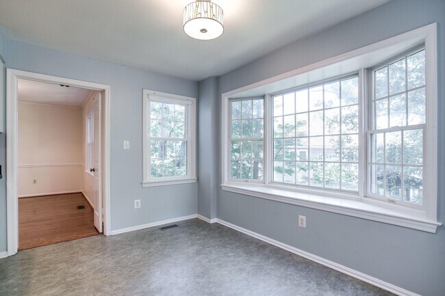 Building Photo - 1646 Montmorency Dr