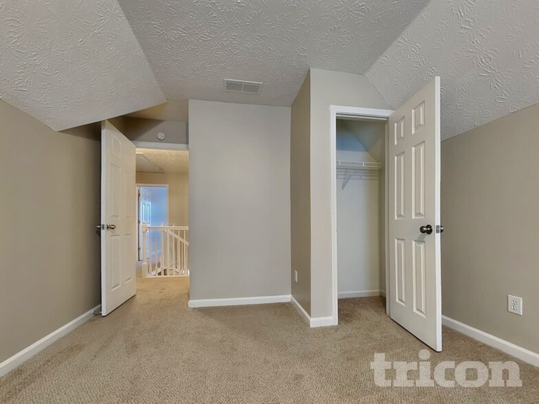 Building Photo - 265 Wisteria Way