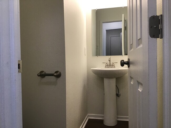 Building Photo - 14258 Marilyn Rd