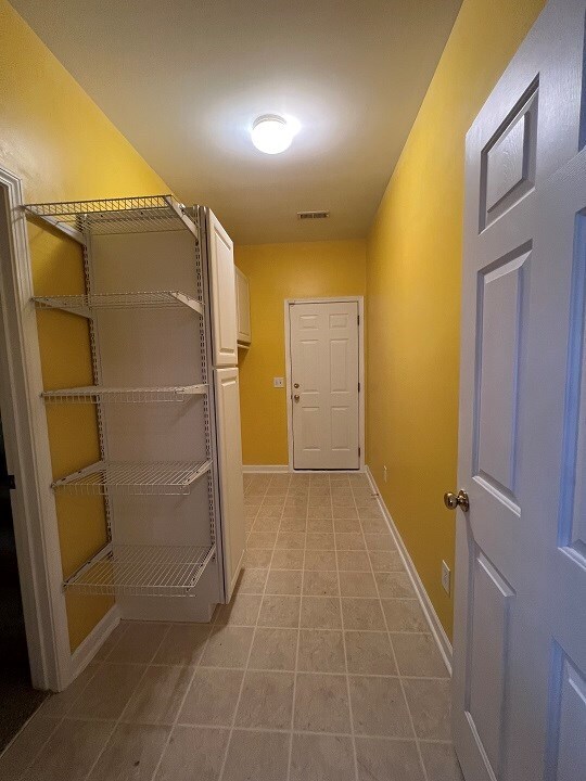 Building Photo - 570 Batty Way
