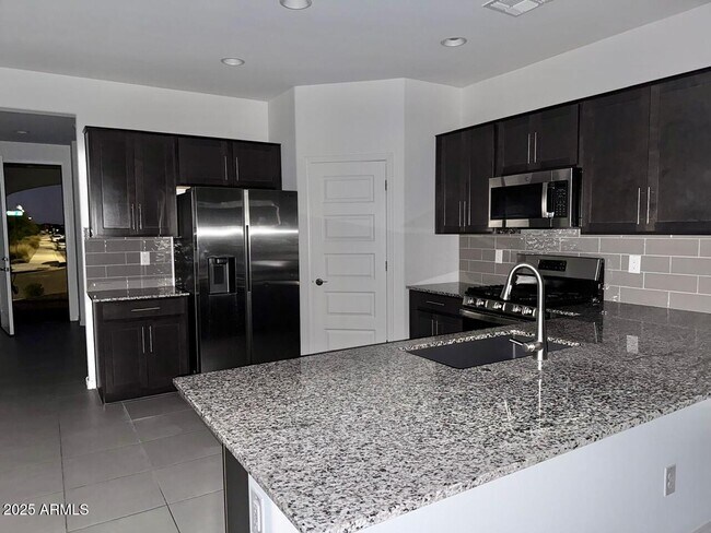 Building Photo - 8905 W Orange Dr