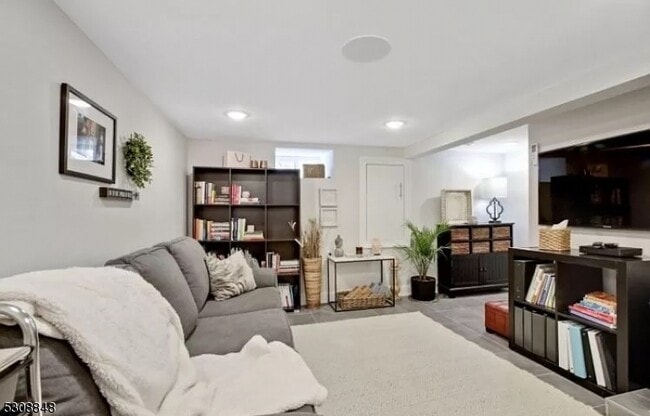 Building Photo - 5 W 19th St