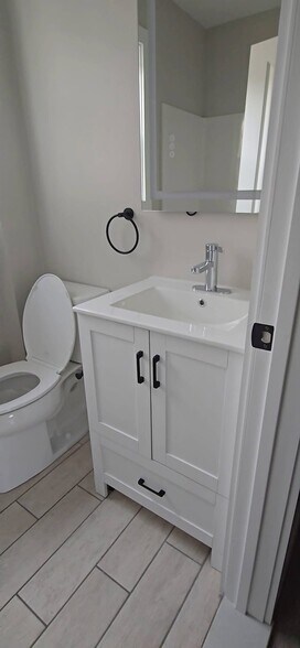 Building Photo - 222 Montaup St